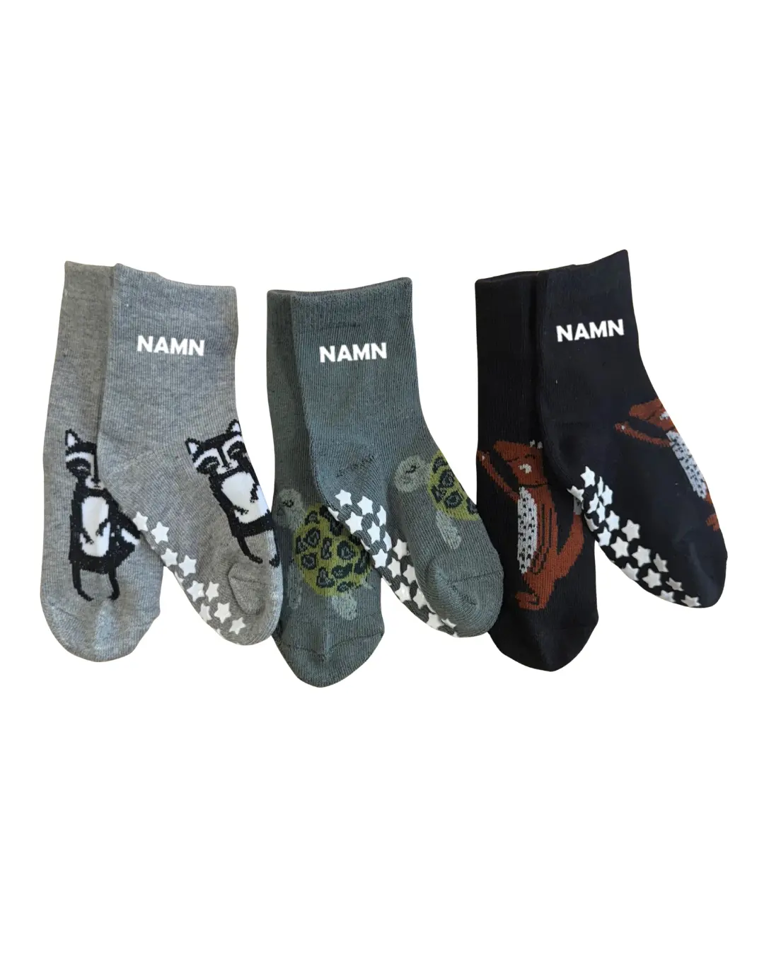 Halkstrumpor med namn 3-pack animal Tre par halkstrumpor för barn med halkstjärnor under och eget namntryck!